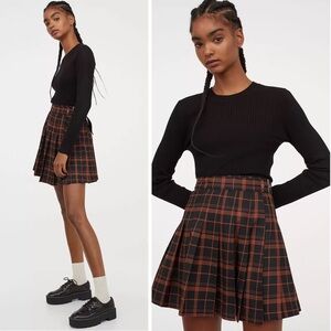 New H&M Divided Belted Pleated Skirt